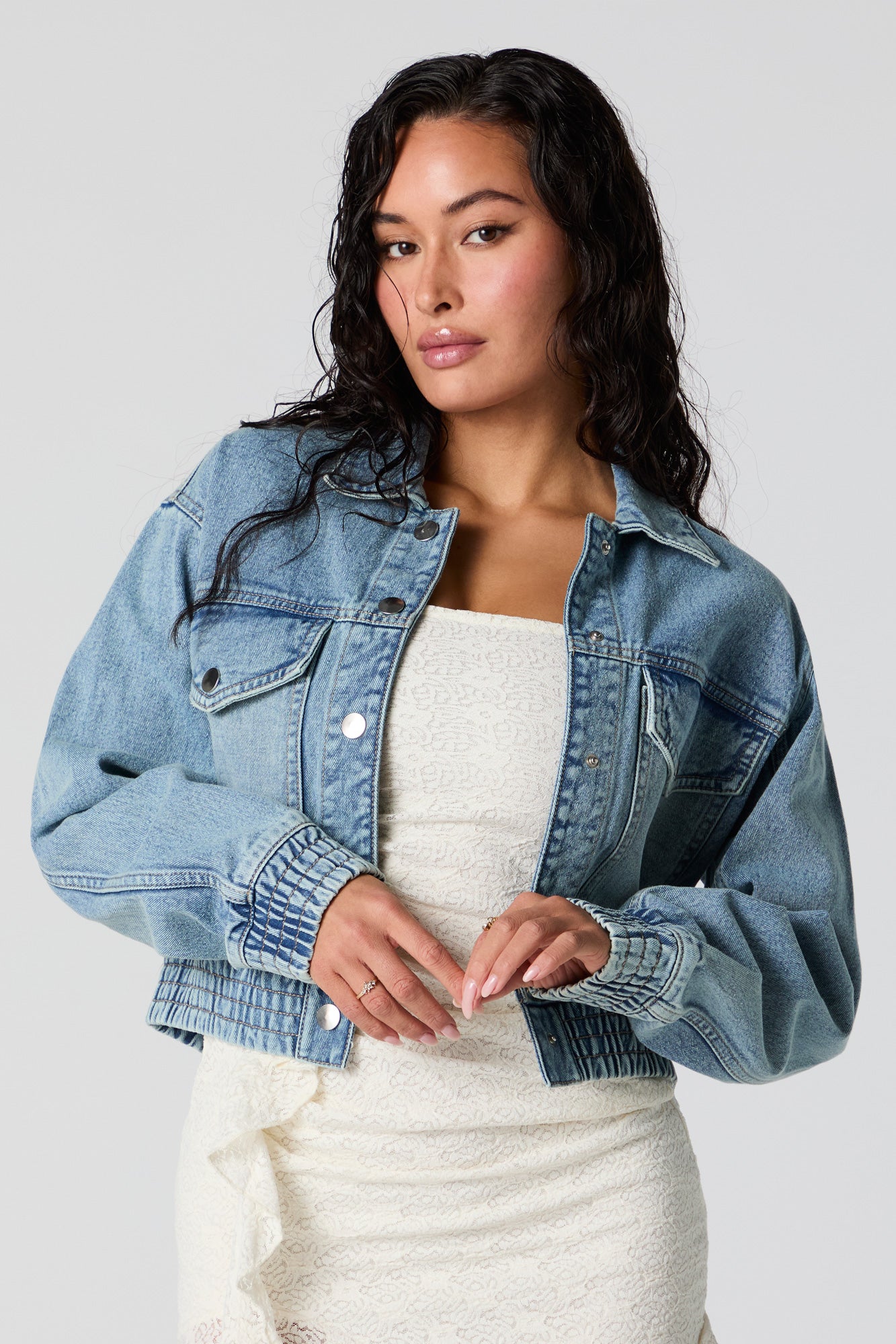 Blouson en denim avec ourlet cintré