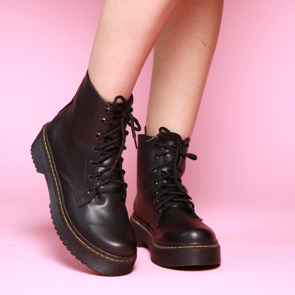 Combat boots