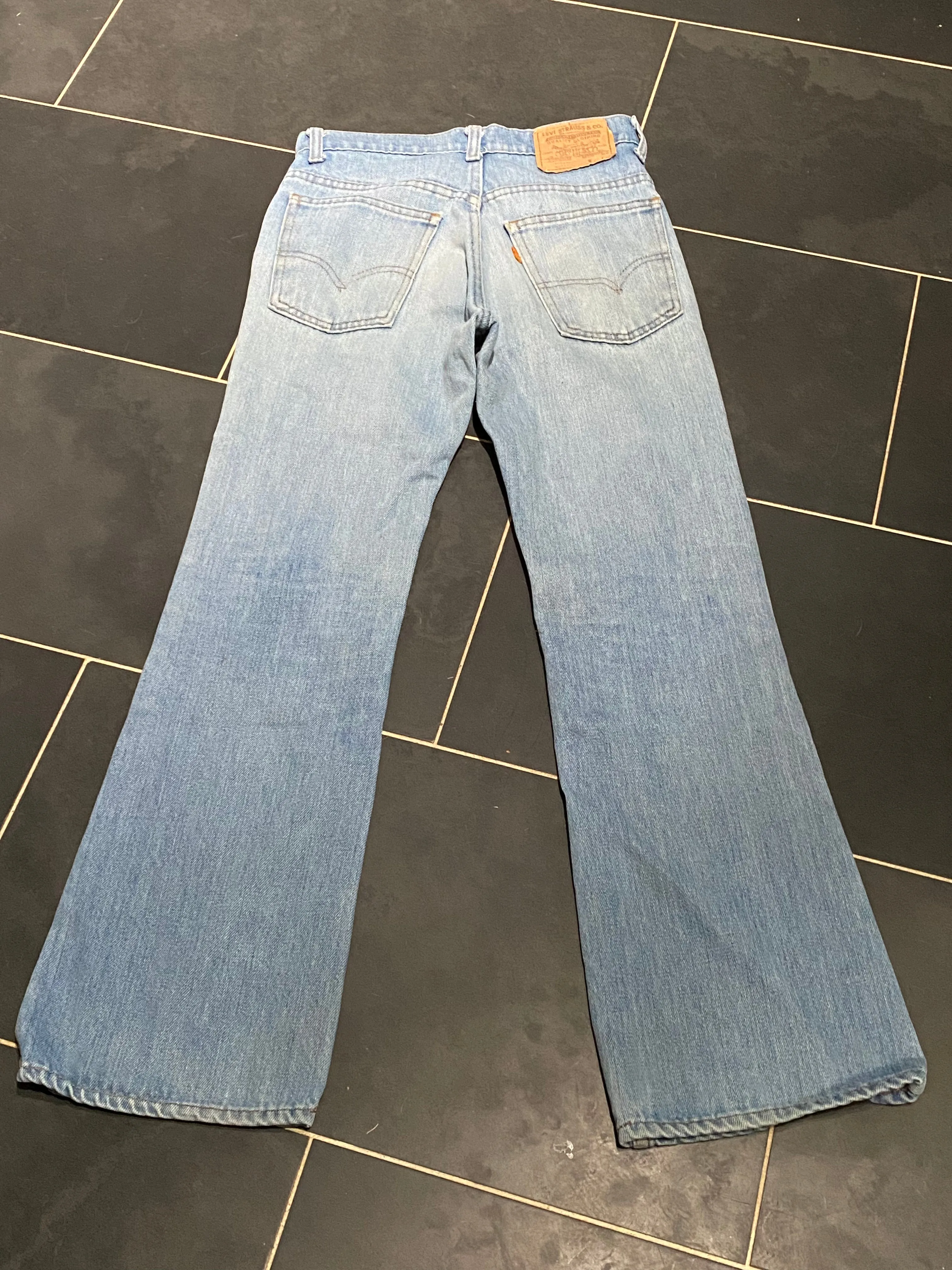 faded denim twill LEVI'S jeans 517 flare leg vintage 1970s boot cut jean 29 x 30