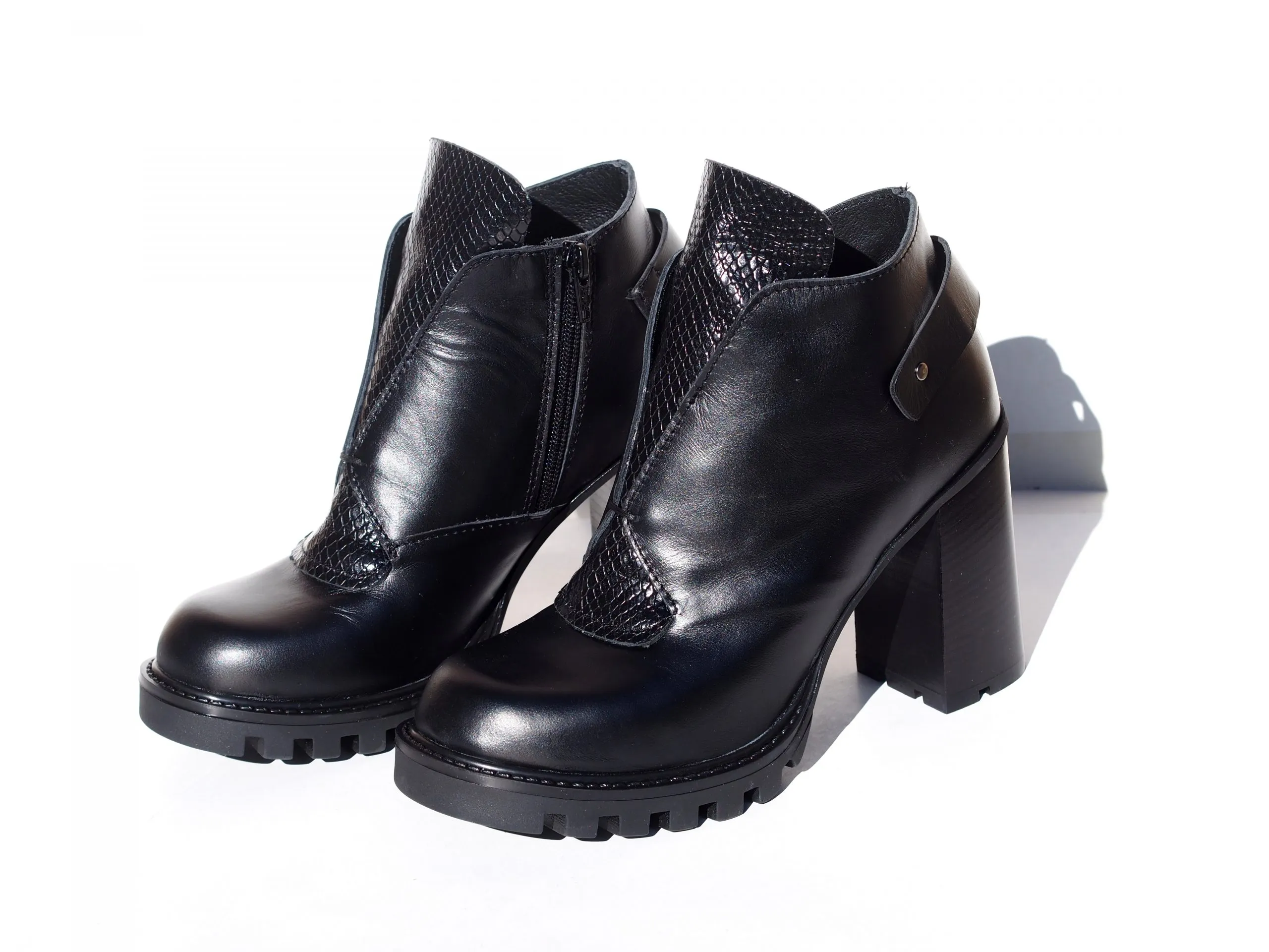 Women genuine leather boots/black genuine leather boots/extravagant leather boots