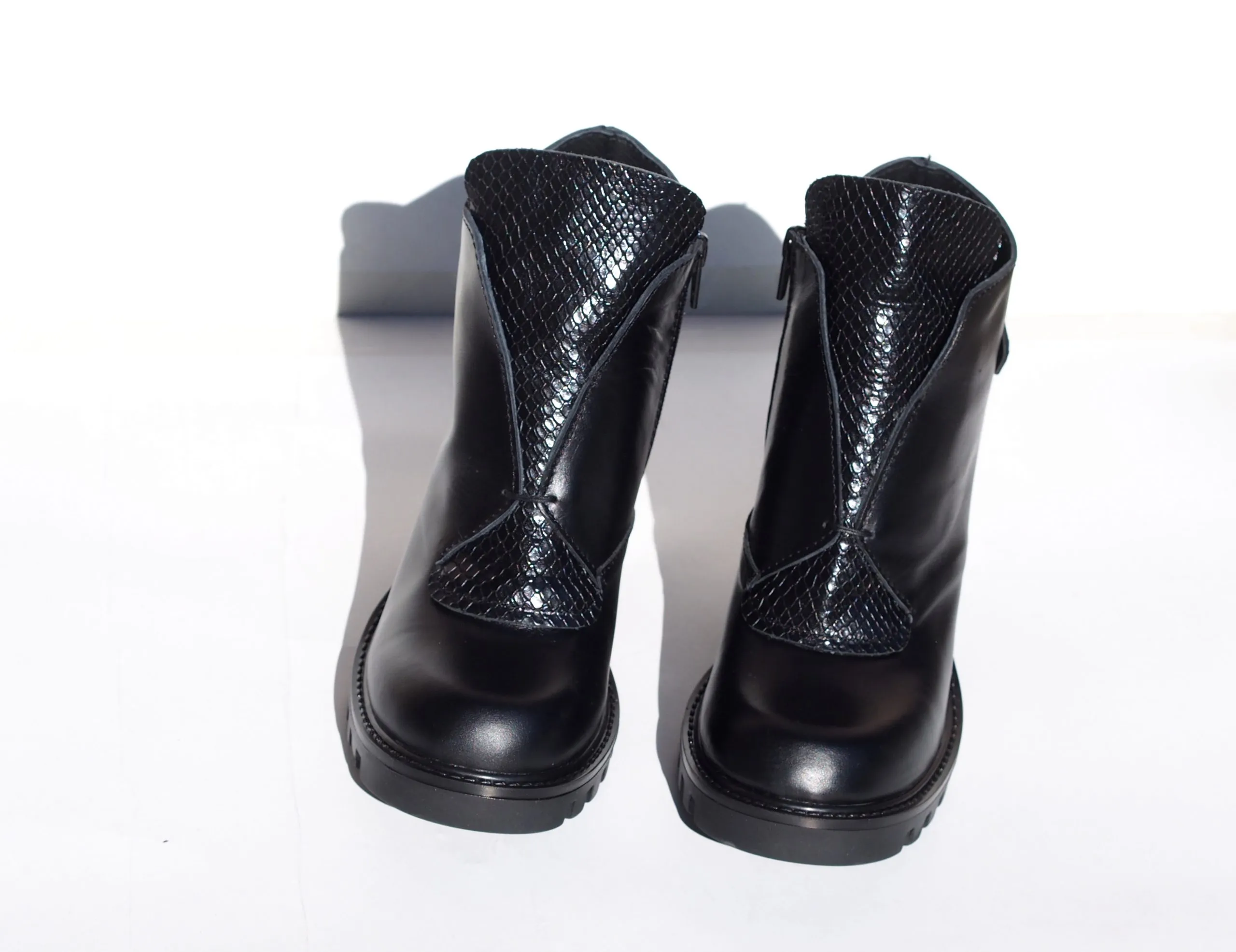 Women genuine leather boots/black genuine leather boots/extravagant leather boots