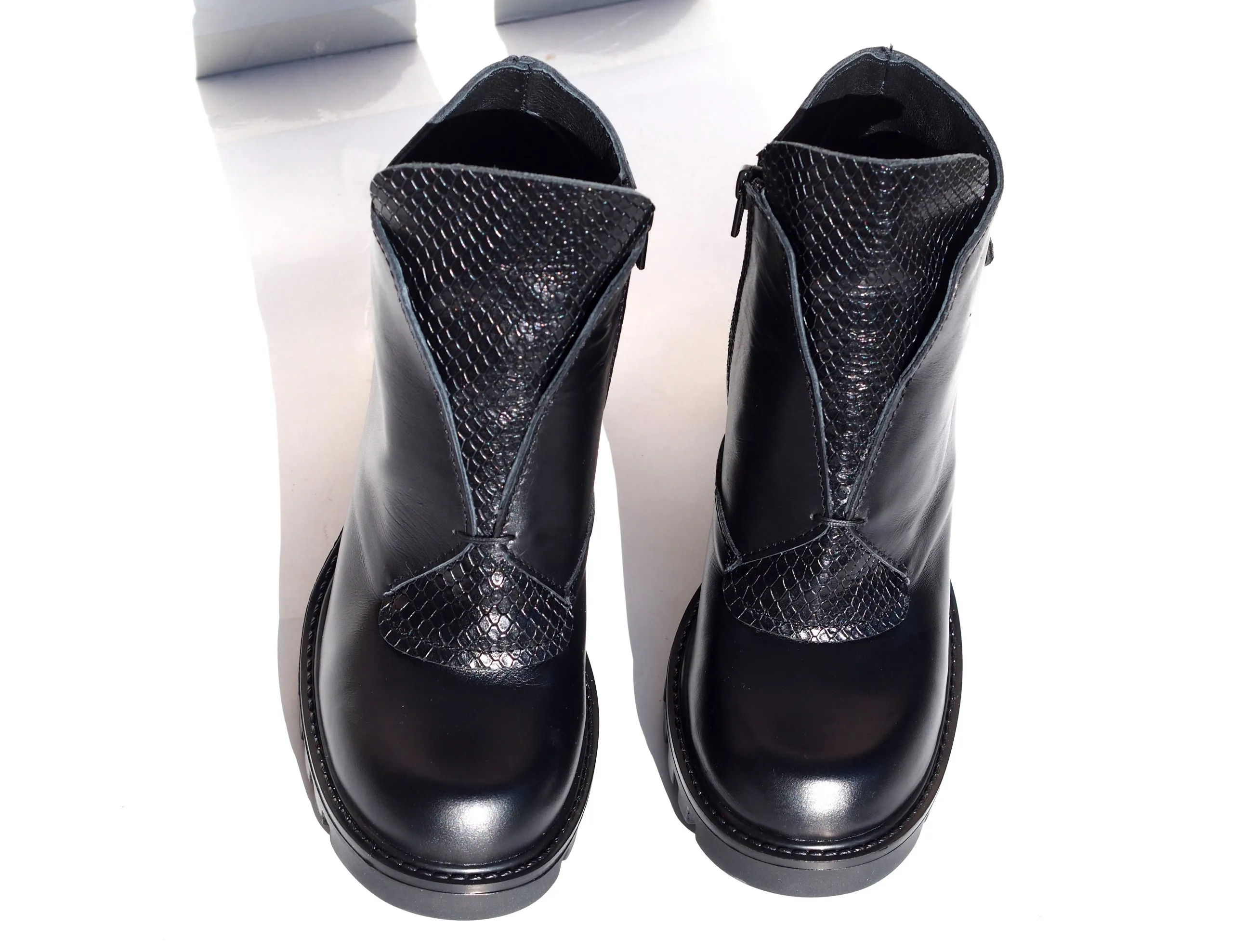 Women genuine leather boots/black genuine leather boots/extravagant leather boots