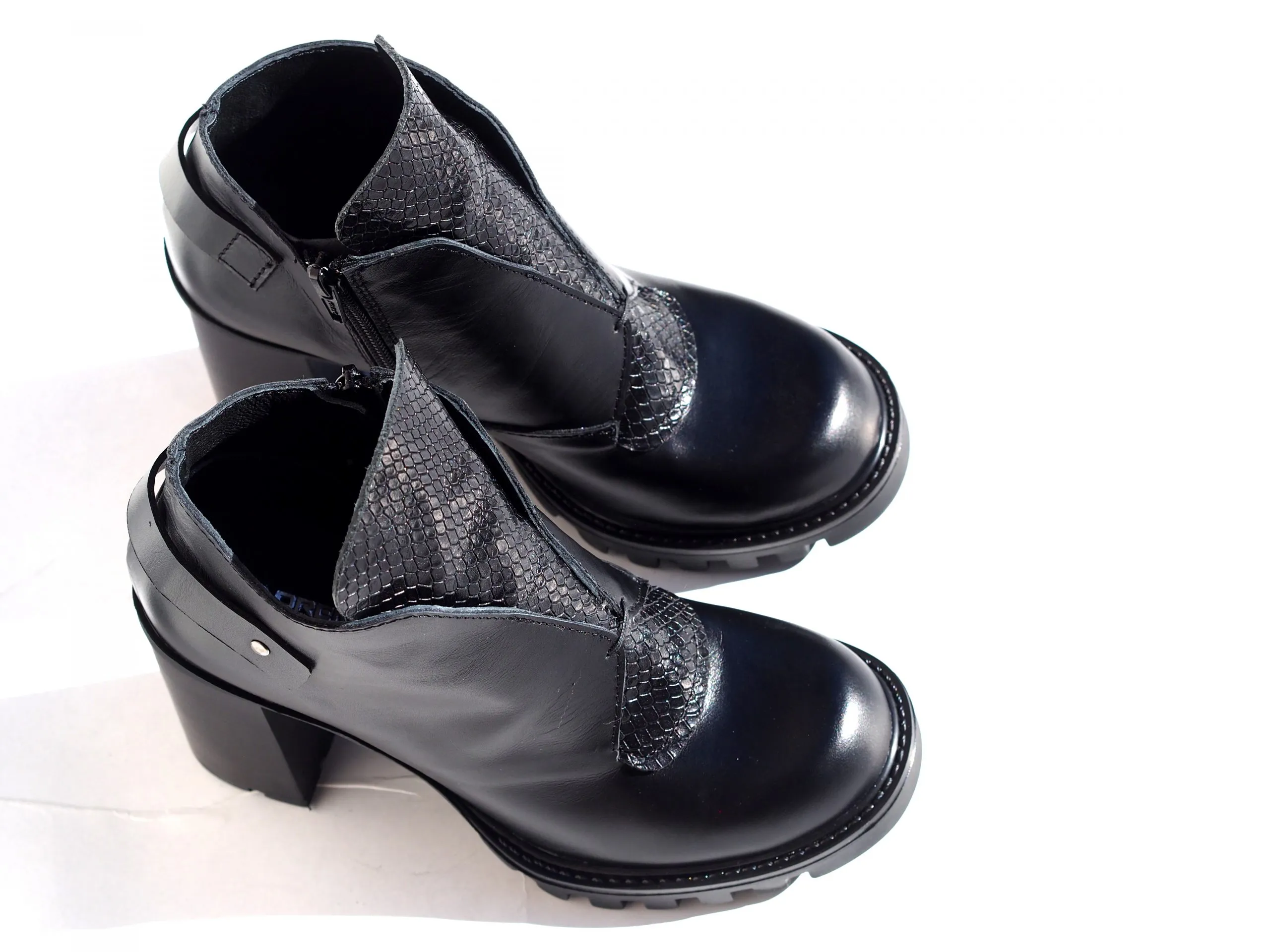 Women genuine leather boots/black genuine leather boots/extravagant leather boots