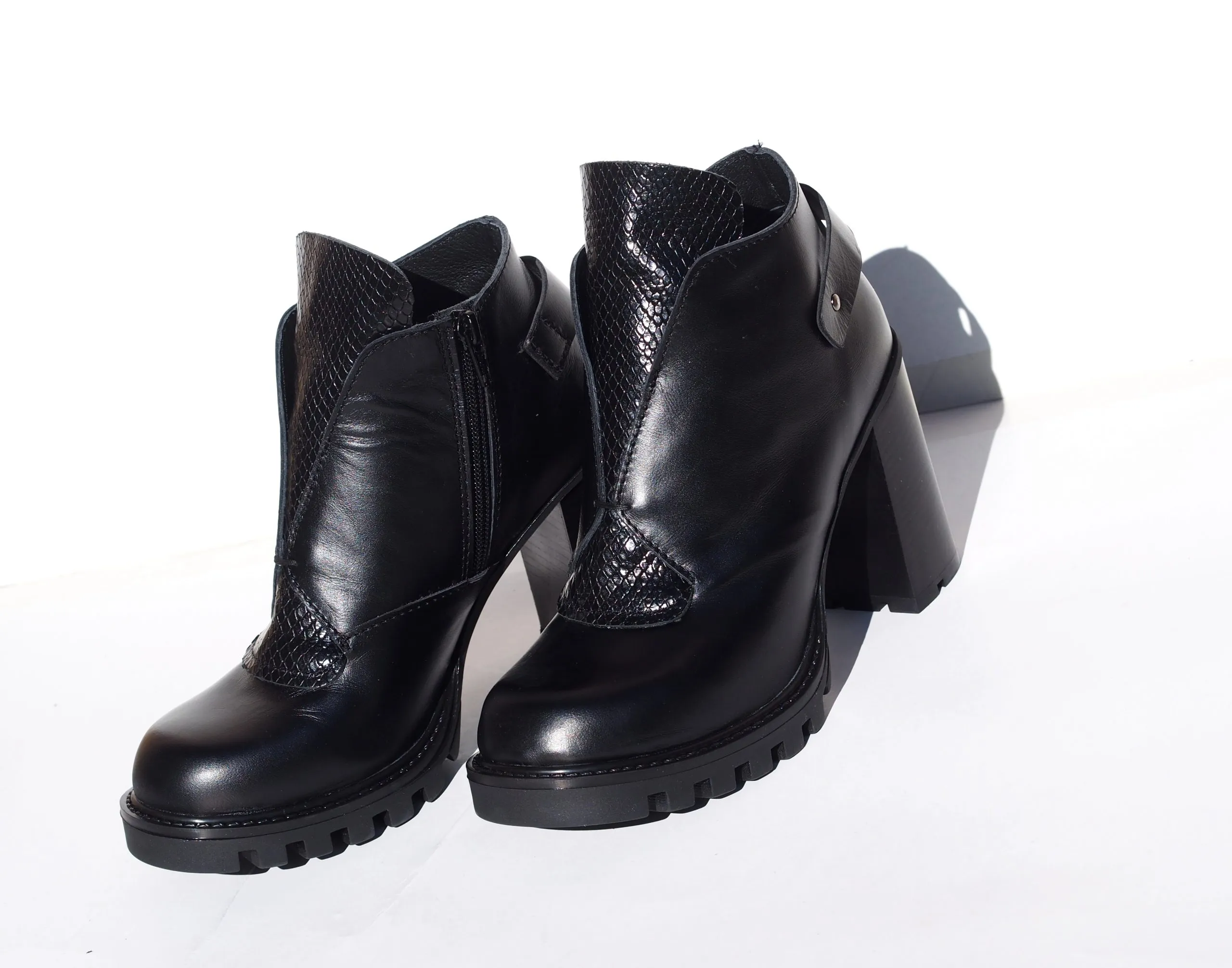 Women genuine leather boots/black genuine leather boots/extravagant leather boots