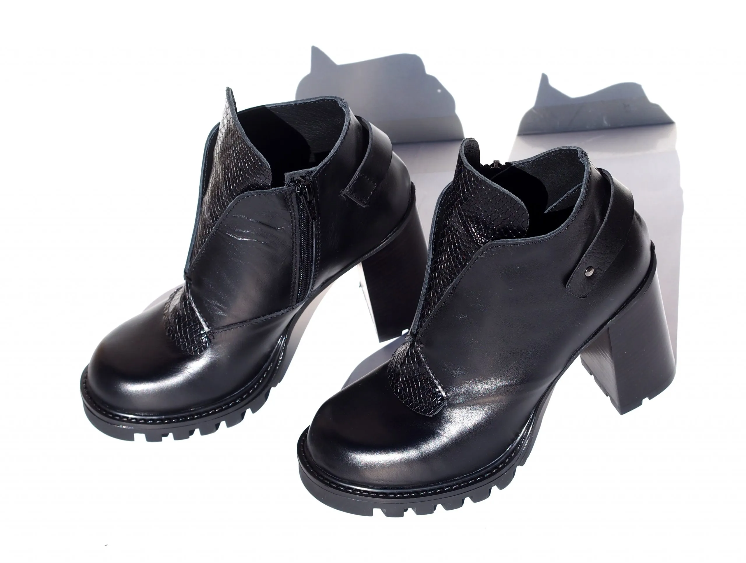 Women genuine leather boots/black genuine leather boots/extravagant leather boots