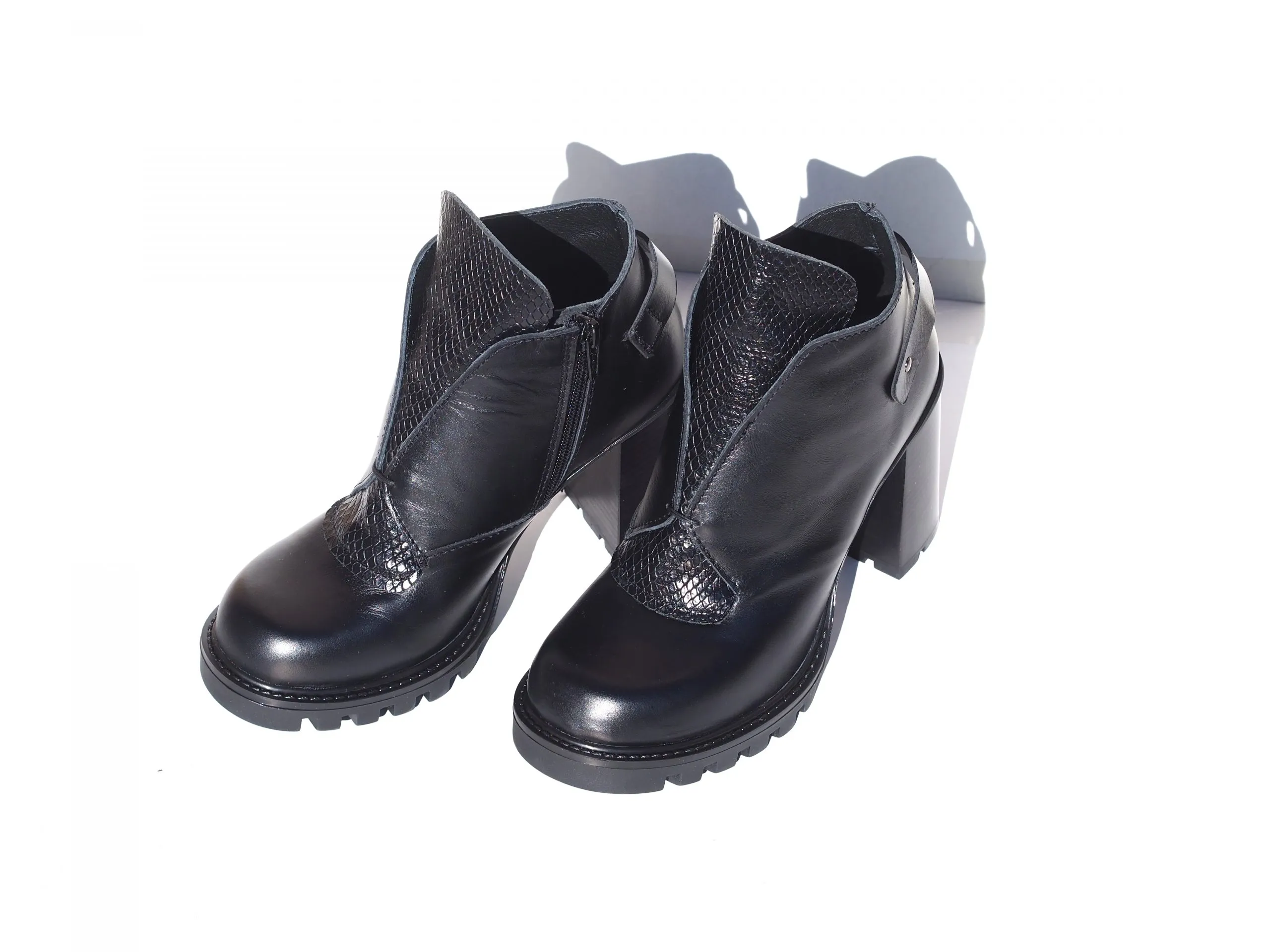 Women genuine leather boots/black genuine leather boots/extravagant leather boots